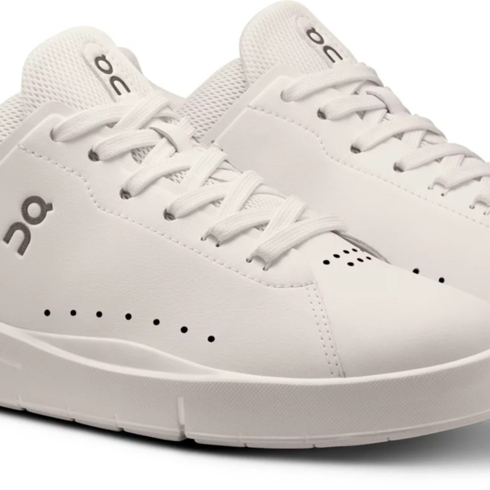 On Running The Roger Advantage shoe